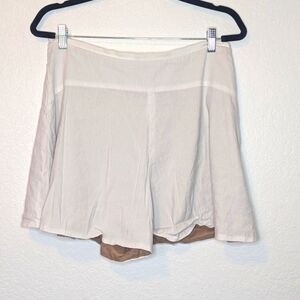 NWOT Vince Elegant White Shorts with Tan lining